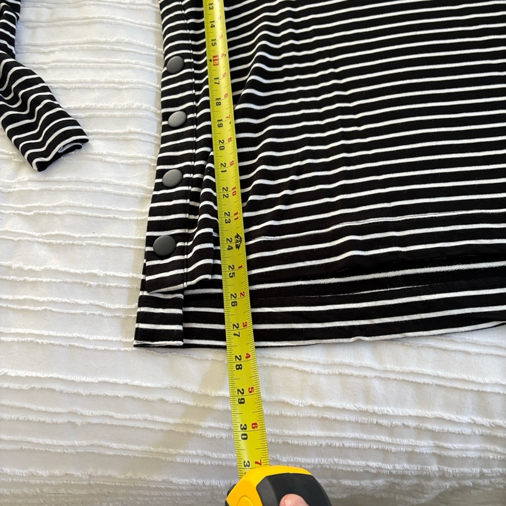 Cabi Side Snap Tee #6332 NWOT - Picture 6 of 11